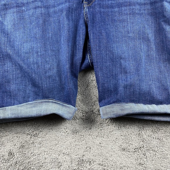 Levis Classic Bermuda Jean Shorts Womens 24W Blue Cuffed‎ Denim - Picture 2 of 16